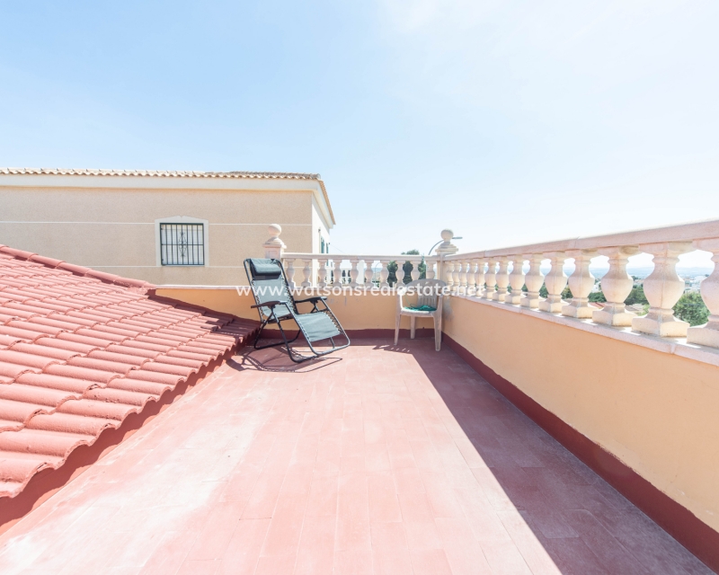 Resale - Detached - Urb. La Marina