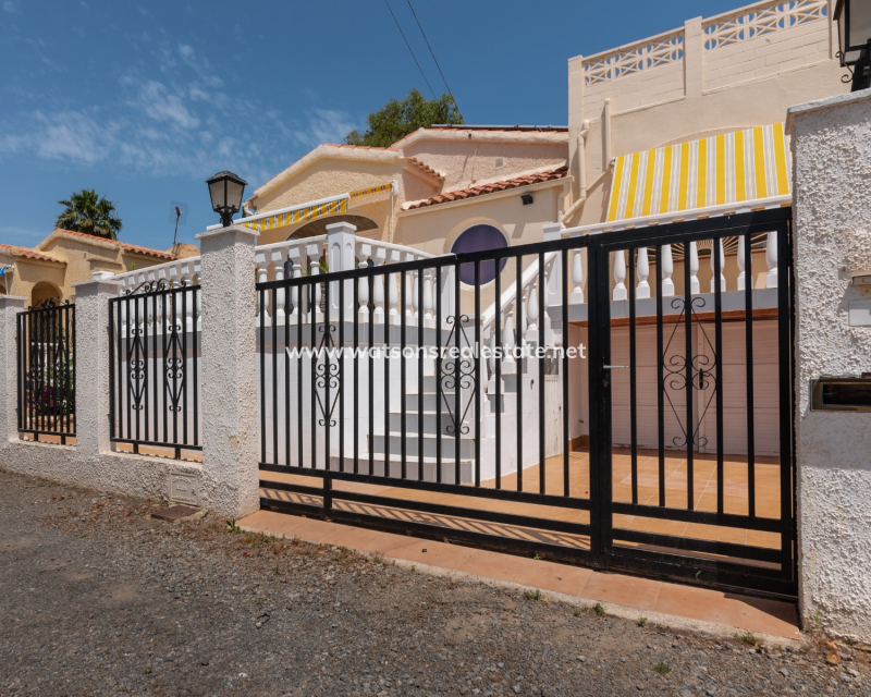 Resale - Detached - Urb. La Marina