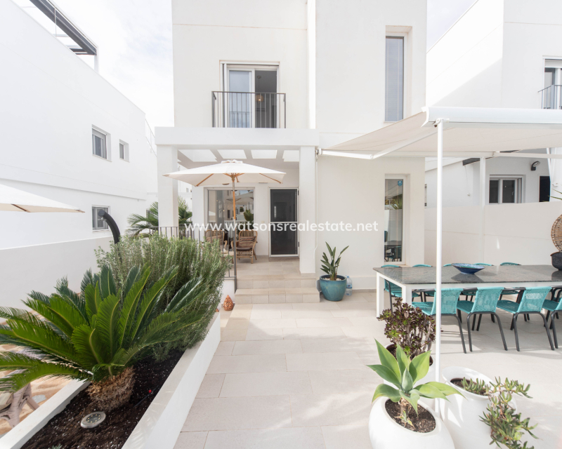 Resale - Detached - Urb. La Marina