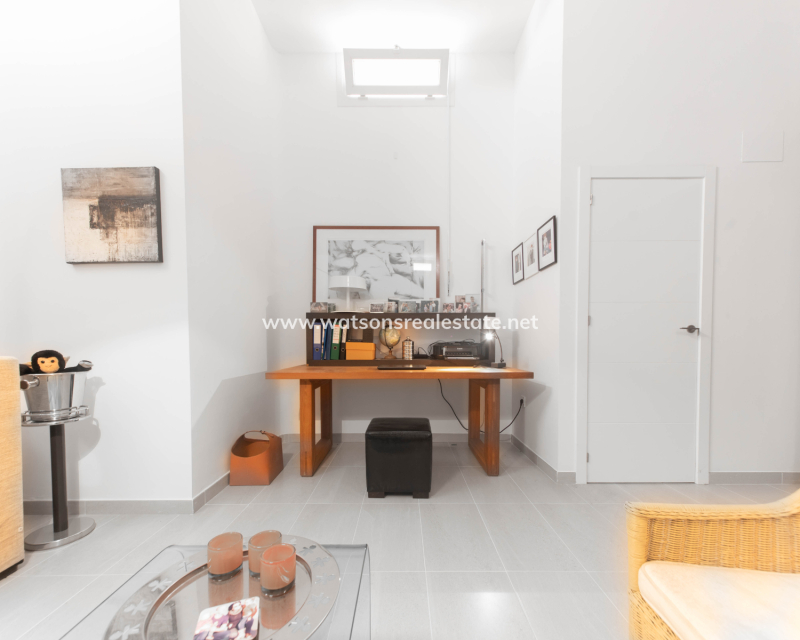 Resale - Detached - Urb. La Marina