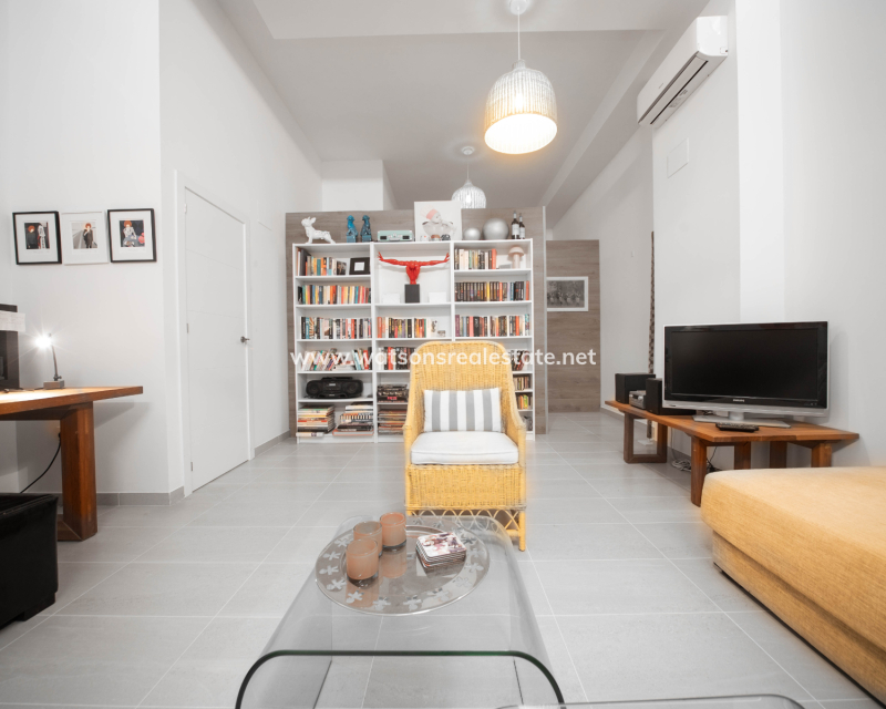 Resale - Detached - Urb. La Marina