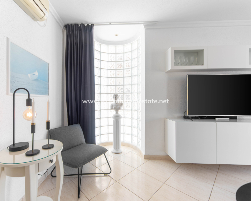 Resale - Detached - Urb. La Marina