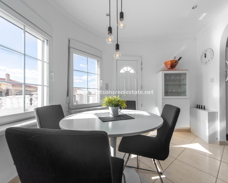 Resale - Detached - Urb. La Marina