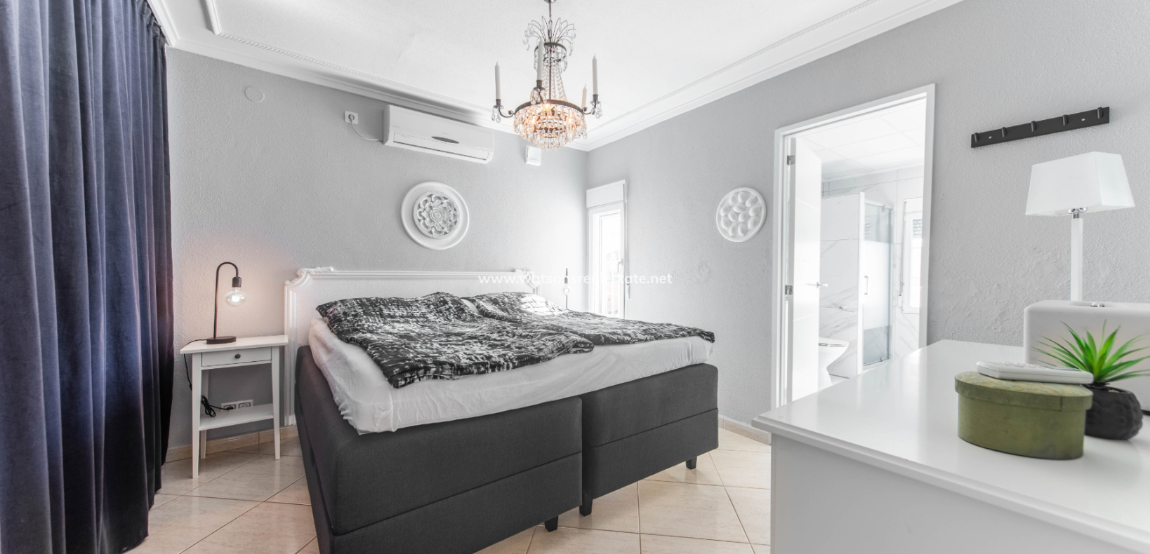 Resale - Detached - Urb. La Marina
