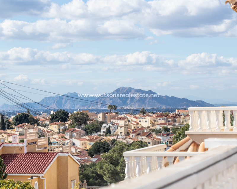 Resale - Detached - Urb. La Marina