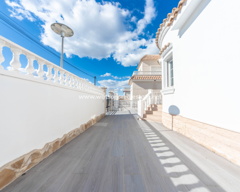 Resale - Detached - Urb. La Marina