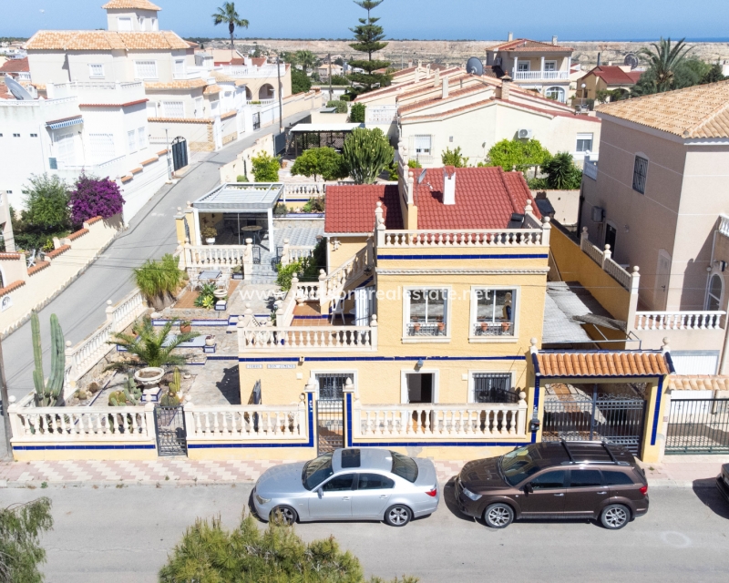 Resale - Detached - Urb. La Marina