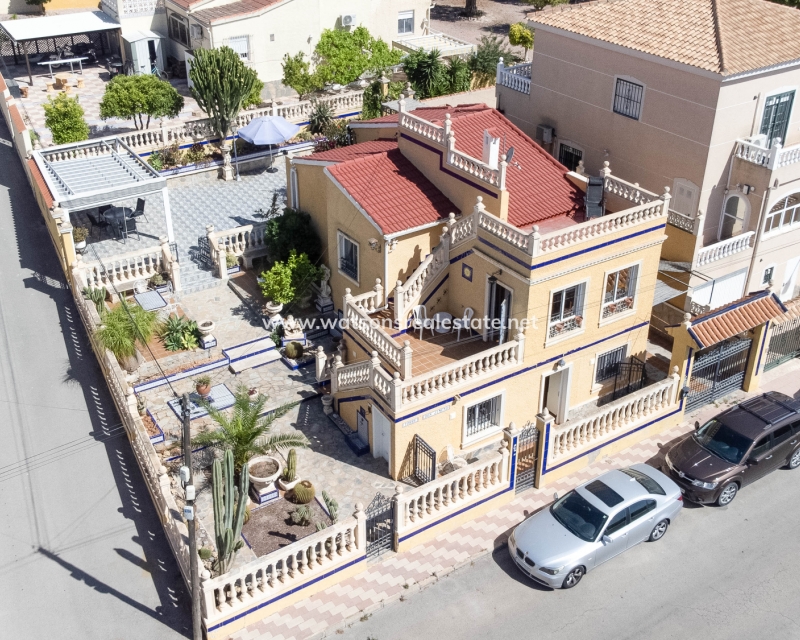 Resale - Detached - Urb. La Marina