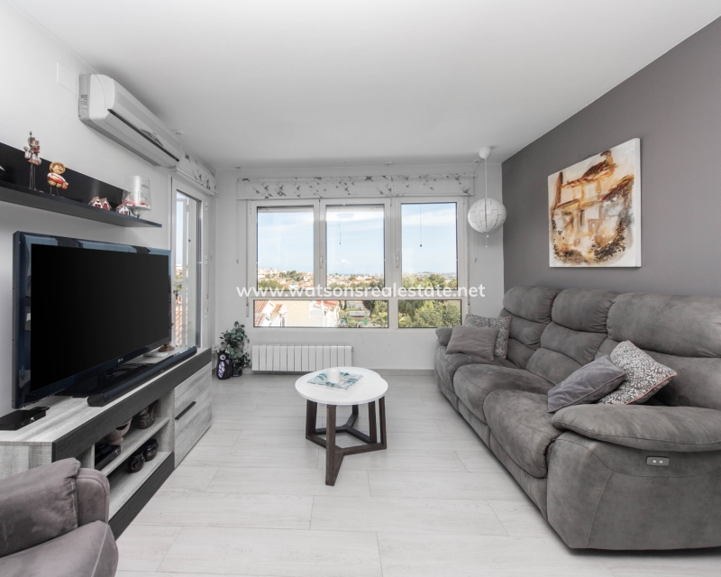 Resale - Detached - Urb. La Marina