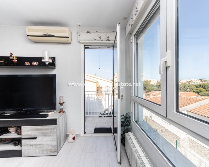 Resale - Detached - Urb. La Marina