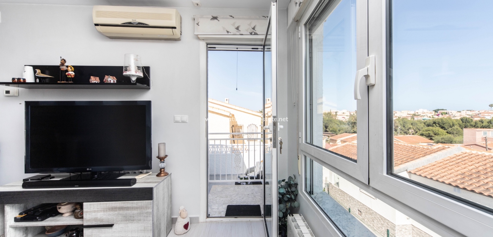 Resale - Detached - Urb. La Marina