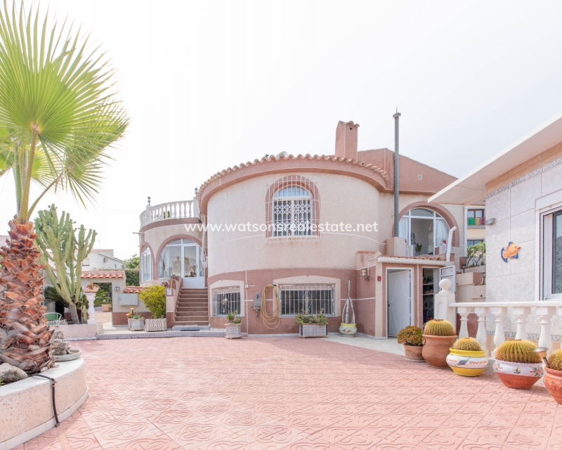 Resale - Detached - Urb. La Marina