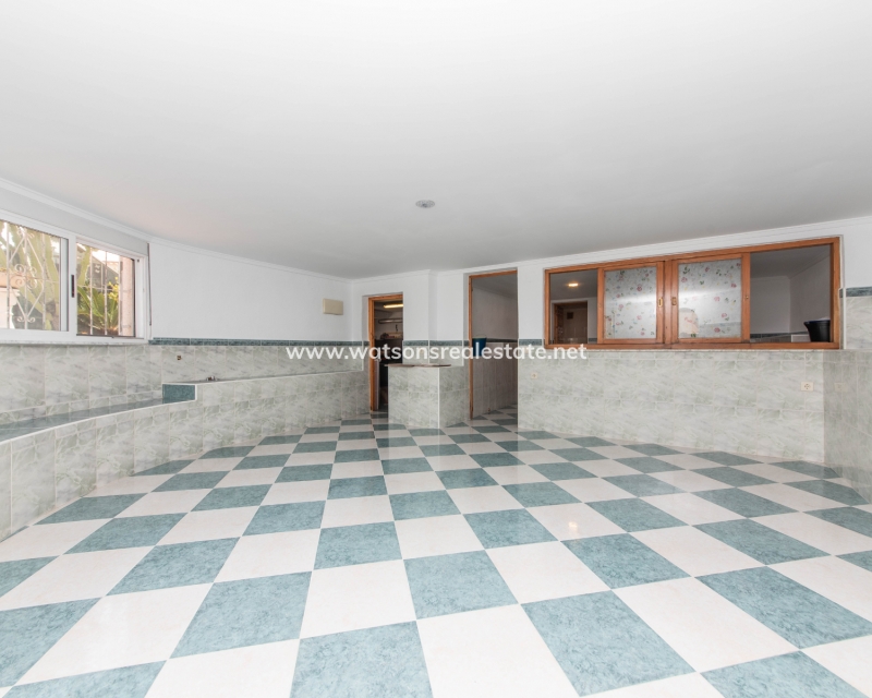 Resale - Detached - Urb. La Marina