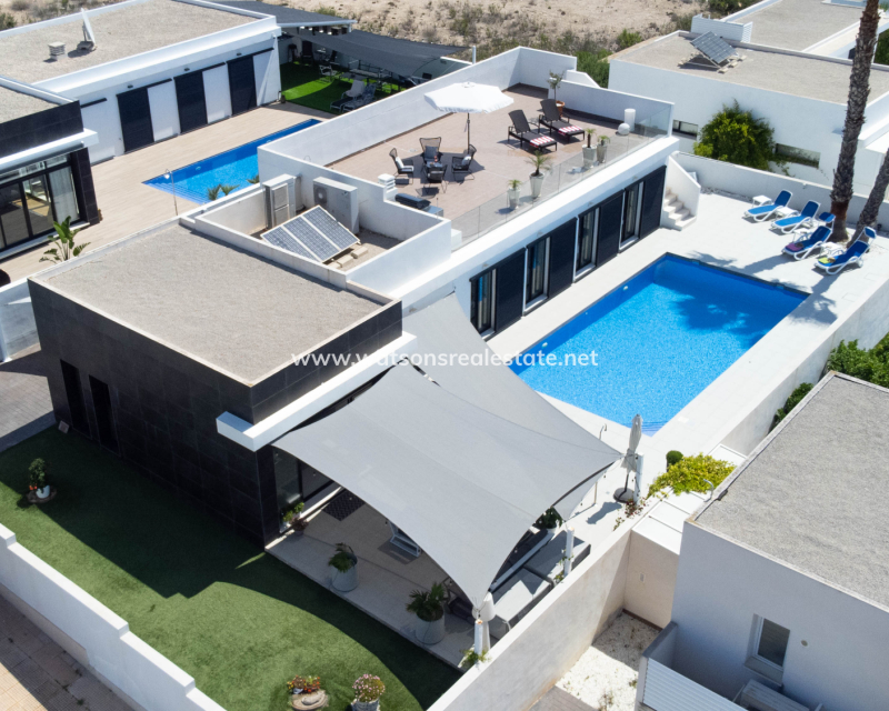 Resale - Detached - Urb. La Marina