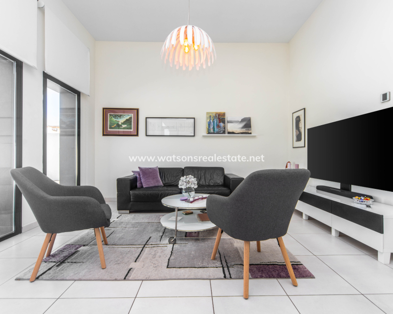 Resale - Detached - Urb. La Marina