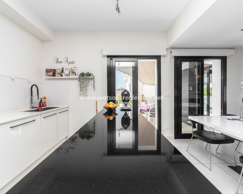 Resale - Detached - Urb. La Marina