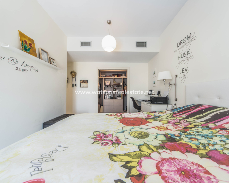 Resale - Detached - Urb. La Marina