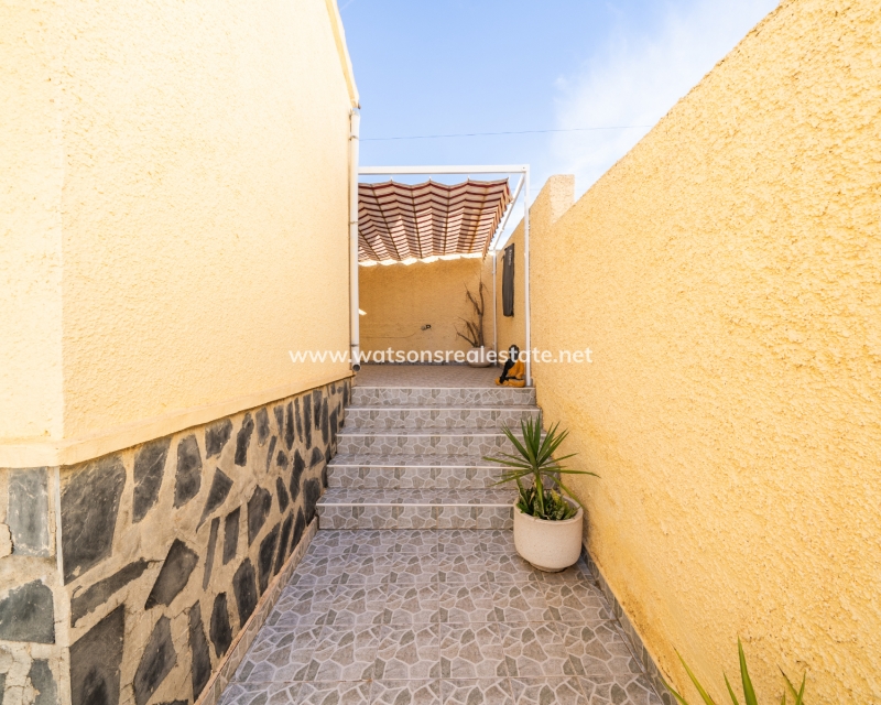 Resale - Detached - Urb. La Marina