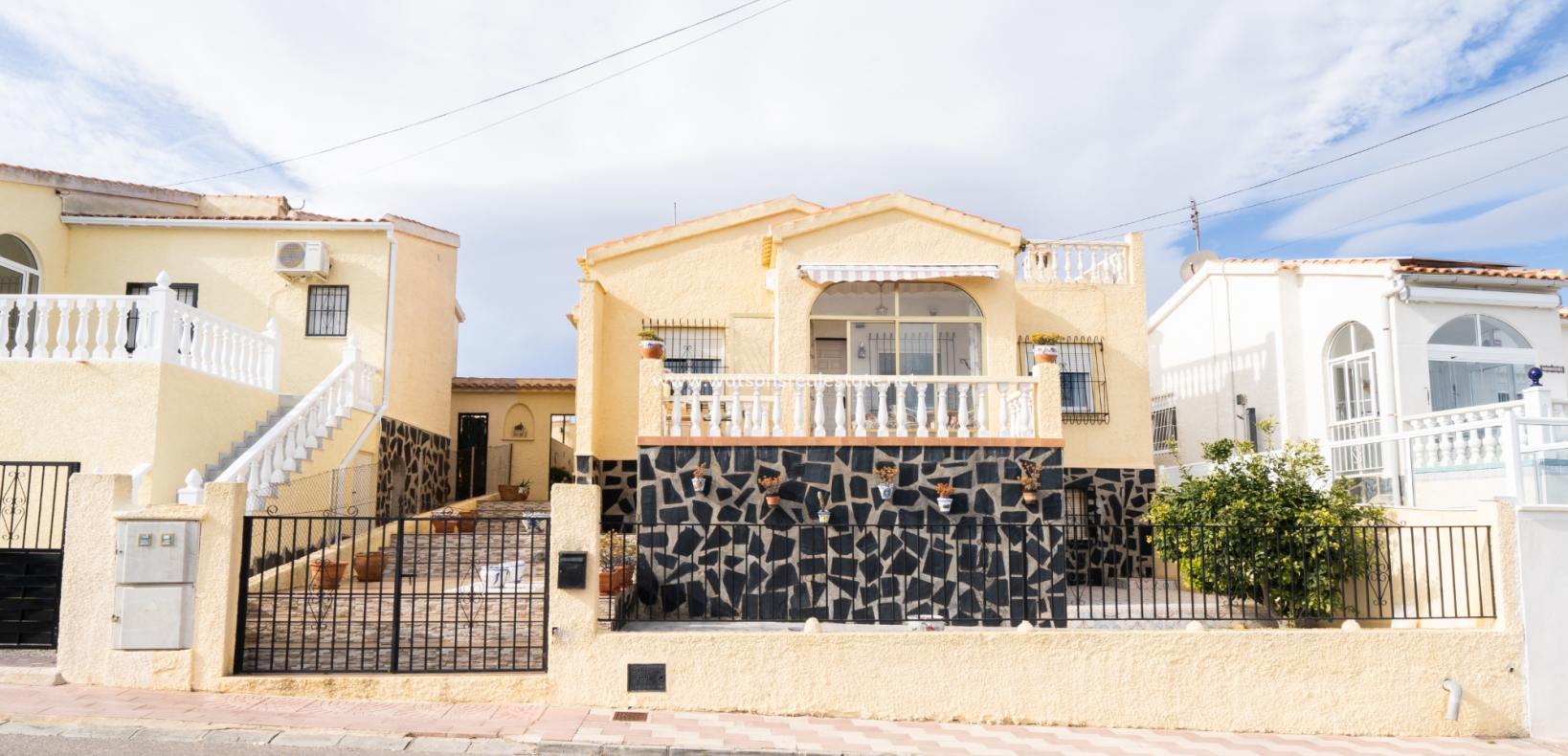 Resale - Detached - Urb. La Marina