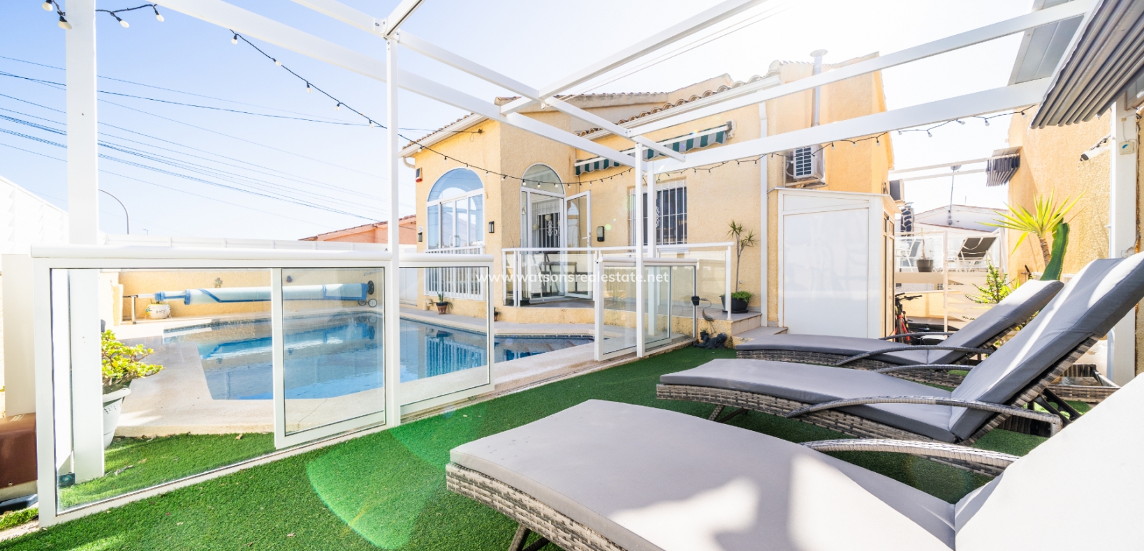 Resale - Detached - Urb. La Marina