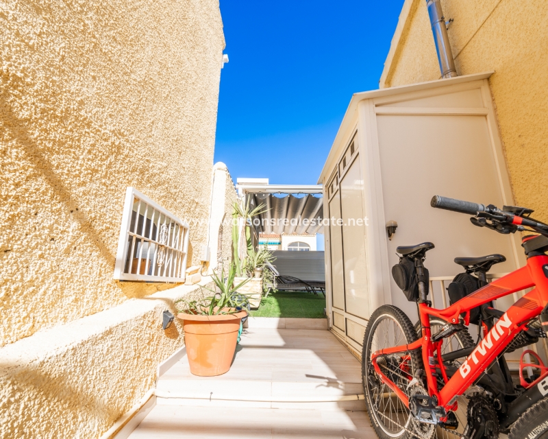 Resale - Detached - Urb. La Marina