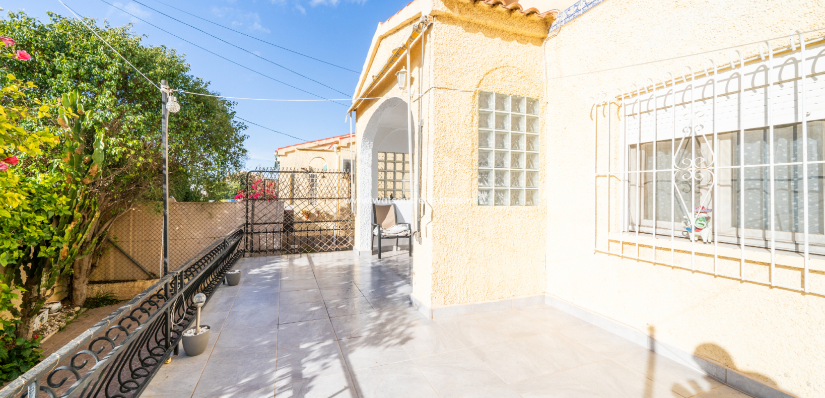 Resale - Detached - Urb. La Marina