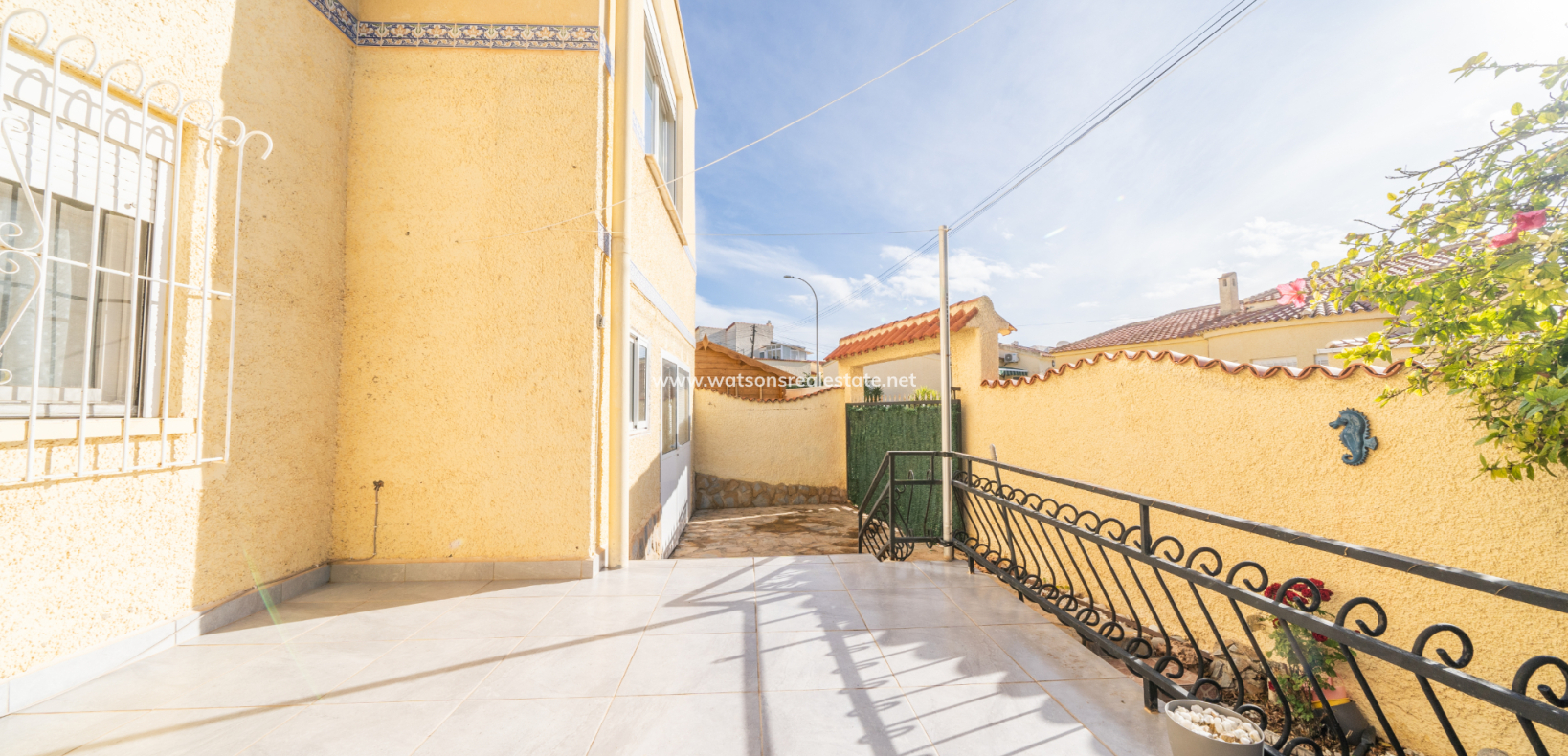 Resale - Detached - Urb. La Marina