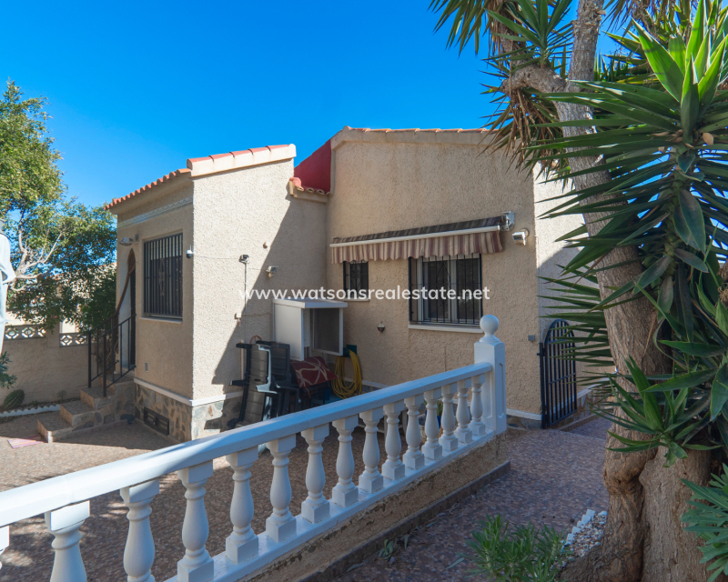 Resale - Detached - Urb. La Marina