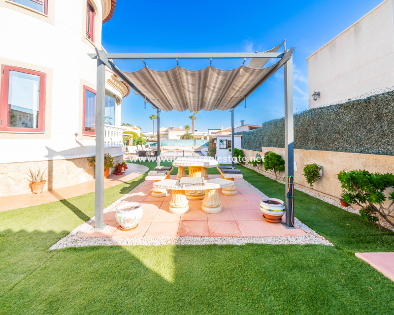 Resale - Detached - Urb. La Marina