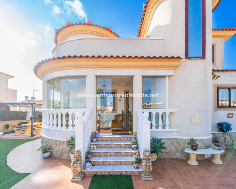 Resale - Detached - Urb. La Marina