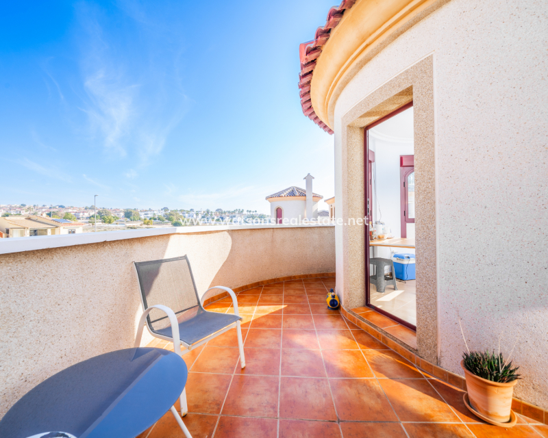 Resale - Detached - Urb. La Marina