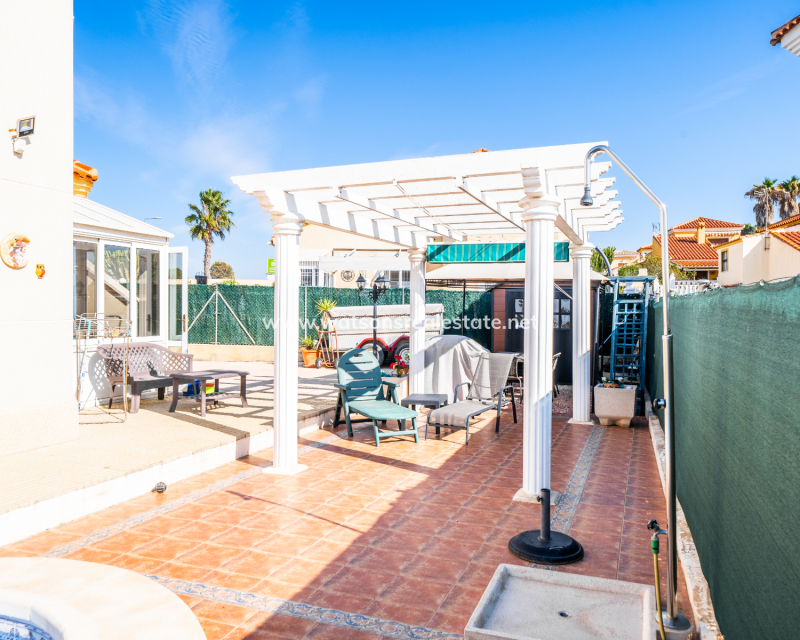 Resale - Detached - Urb. La Marina