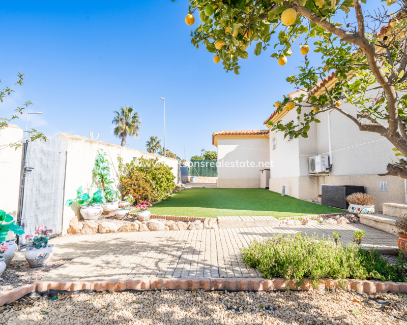 Resale - Detached - Urb. La Marina