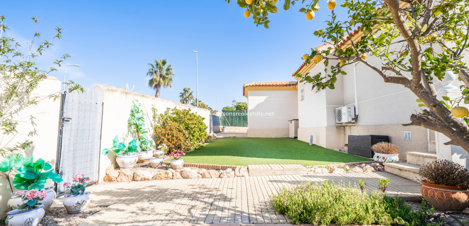 Resale - Detached - Urb. La Marina