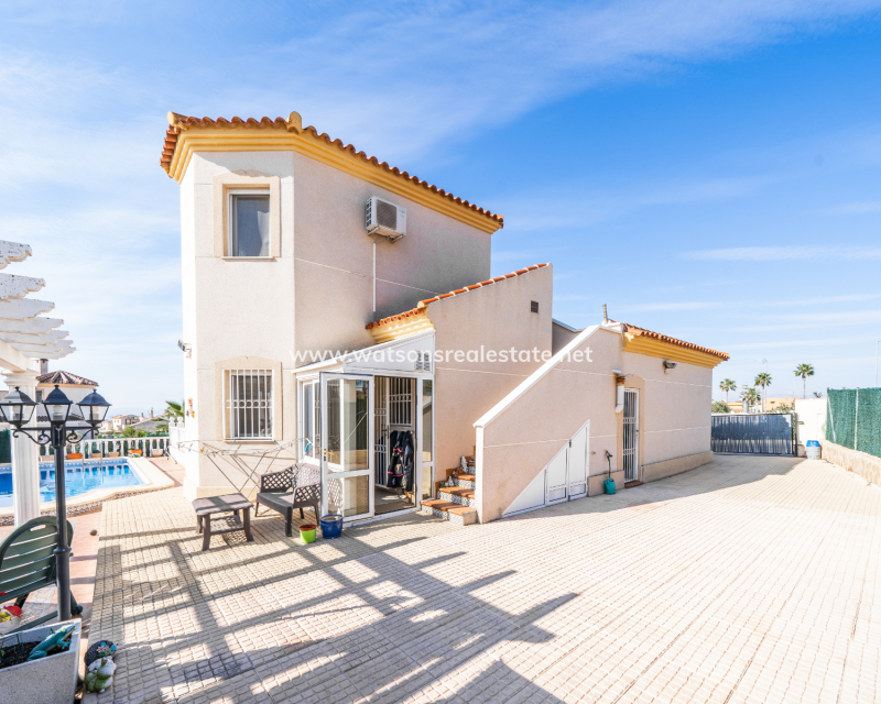 Resale - Detached - Urb. La Marina