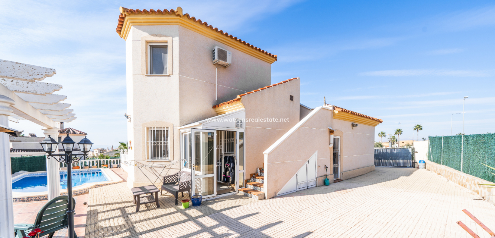 Resale - Detached - Urb. La Marina