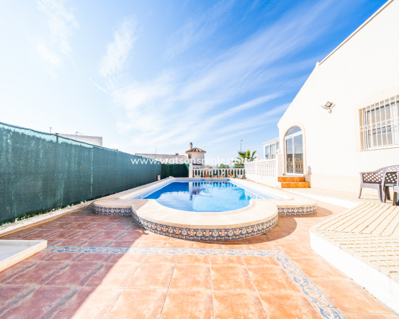 Resale - Detached - Urb. La Marina