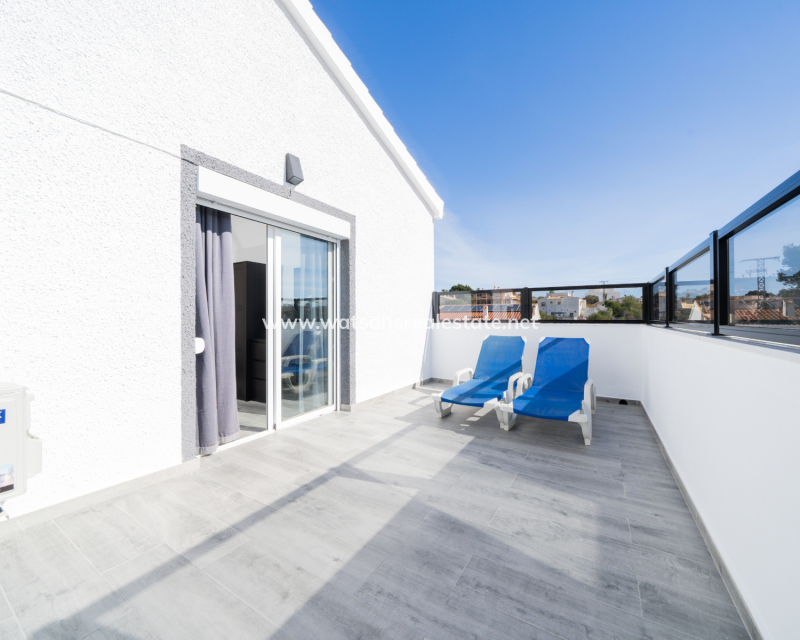 Resale - Detached - Urb. La Marina