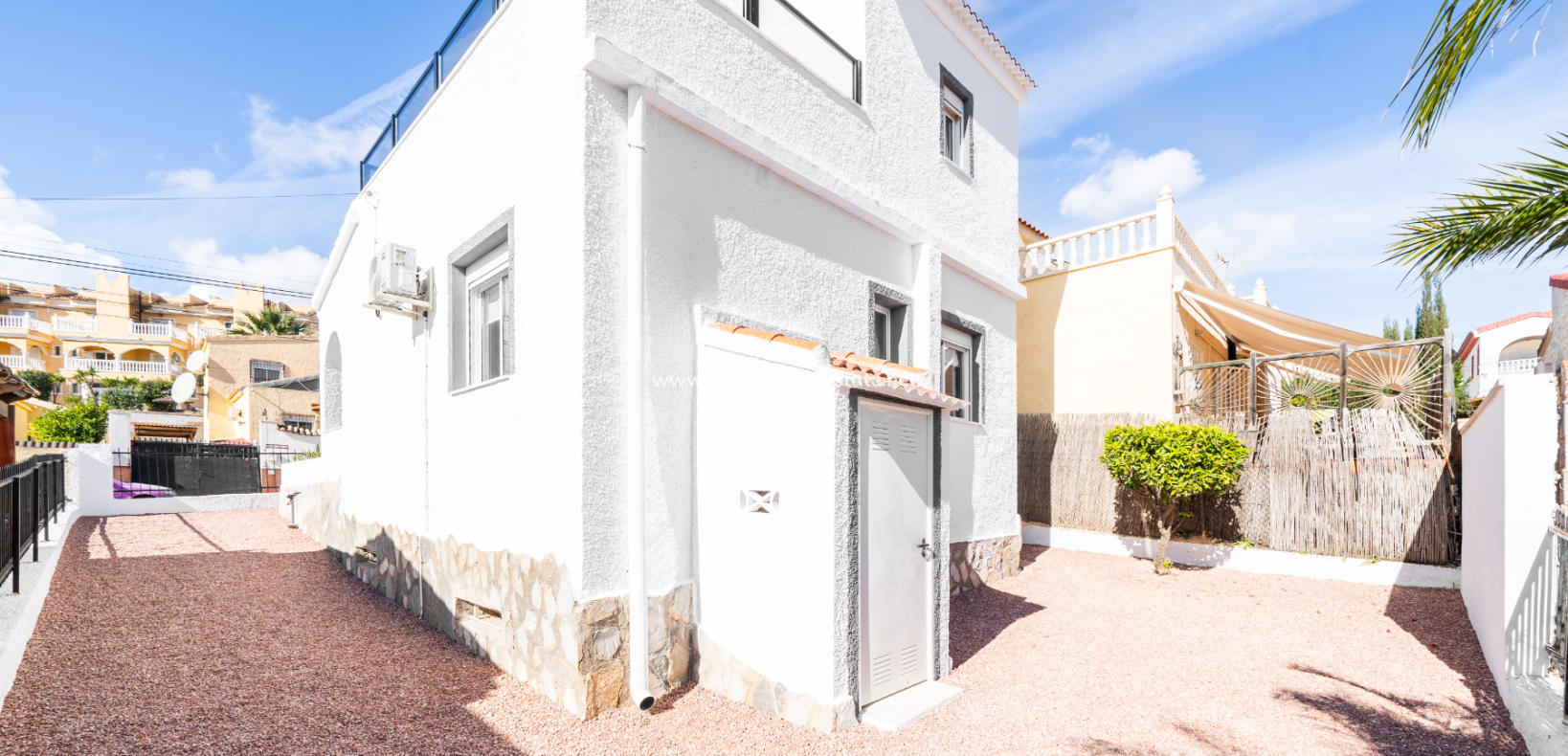 Resale - Detached - Urb. La Marina