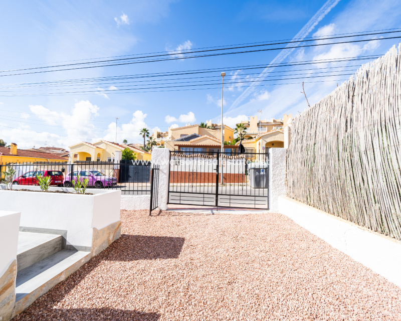 Resale - Detached - Urb. La Marina