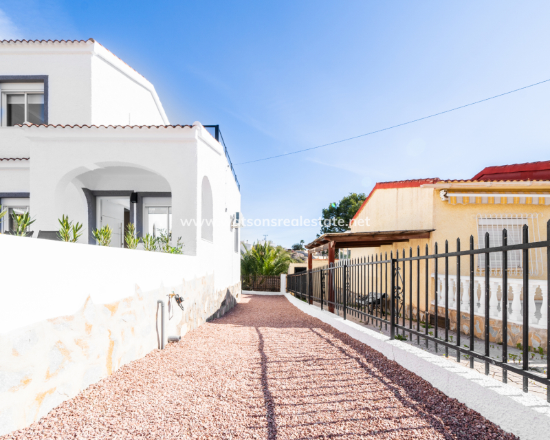 Resale - Detached - Urb. La Marina