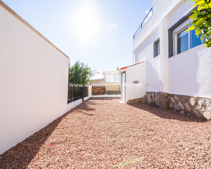 Resale - Detached - Urb. La Marina