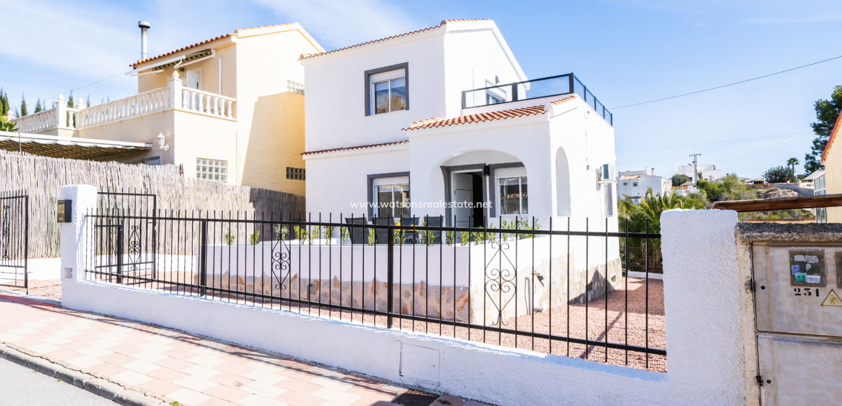 Resale - Detached - Urb. La Marina