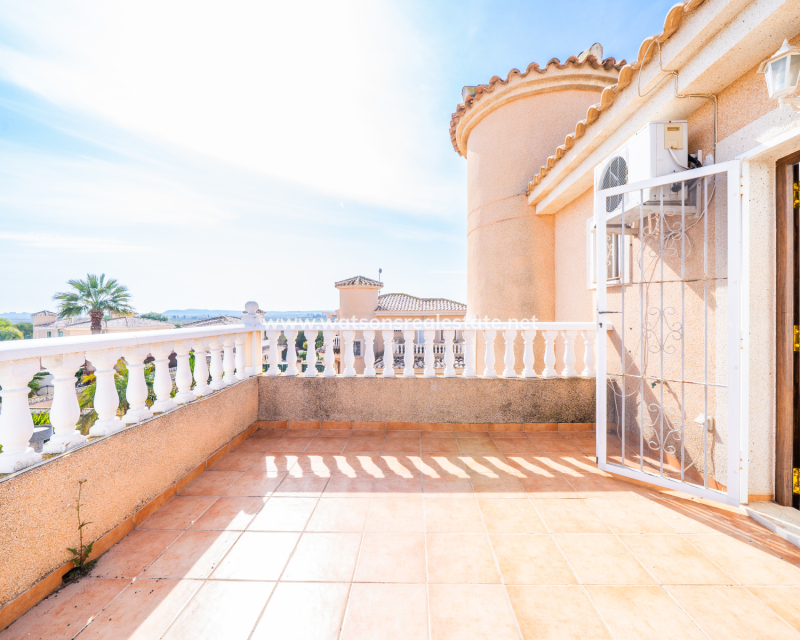 Resale - Detached - Urb. La Marina