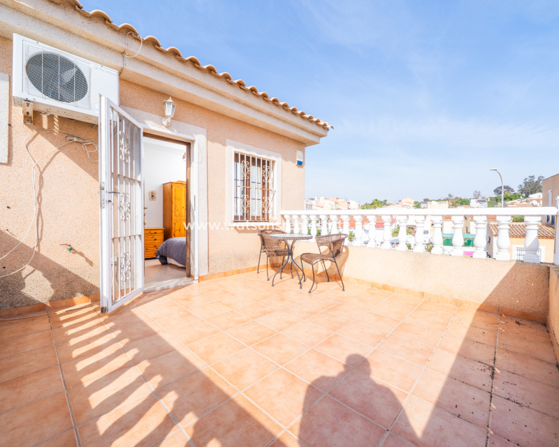 Resale - Detached - Urb. La Marina