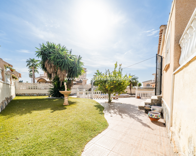 Resale - Detached - Urb. La Marina