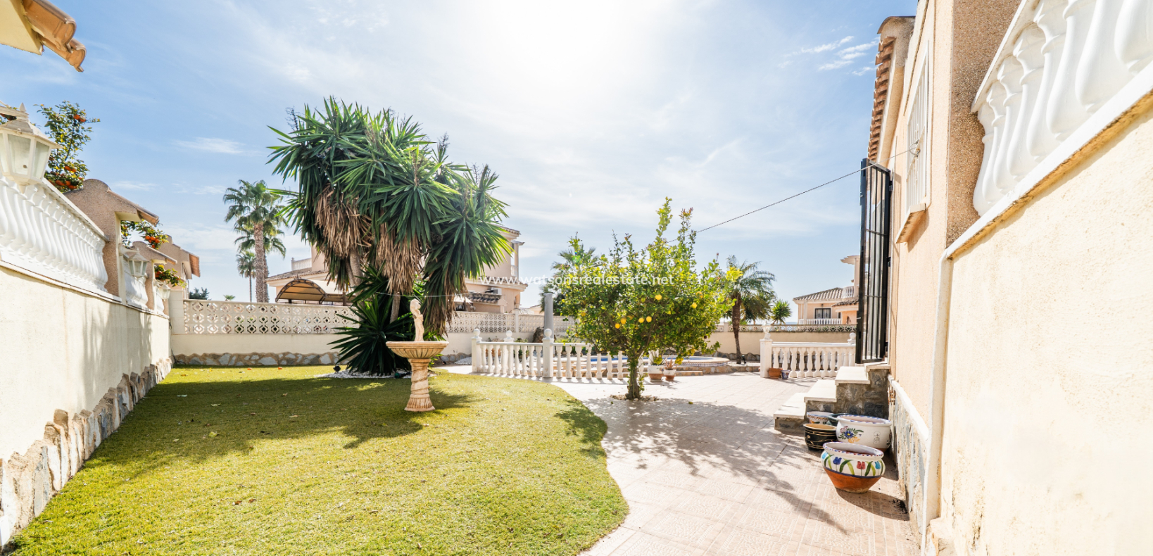 Resale - Detached - Urb. La Marina