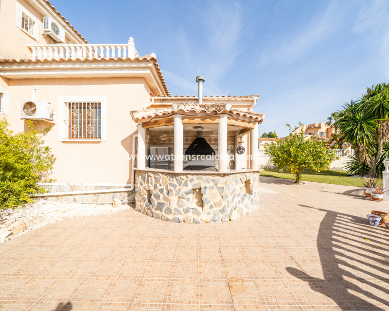 Resale - Detached - Urb. La Marina