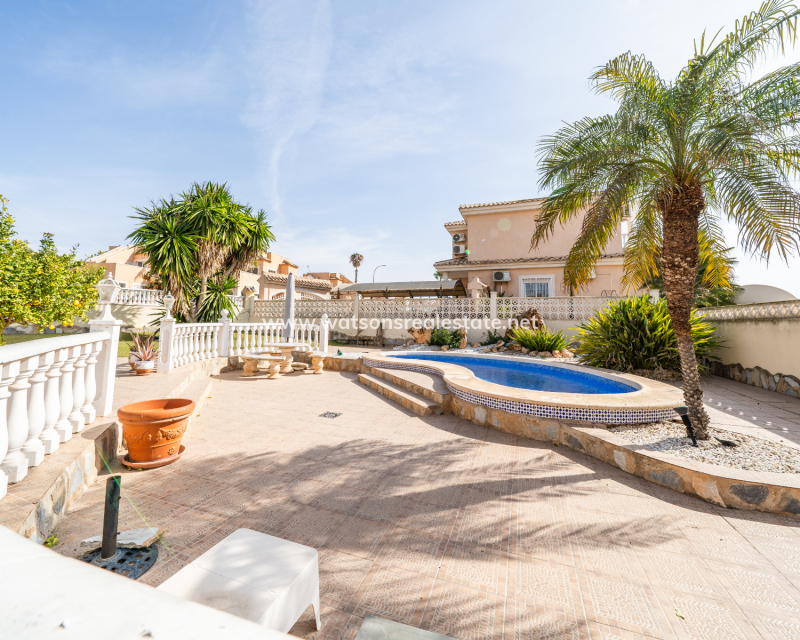 Resale - Detached - Urb. La Marina