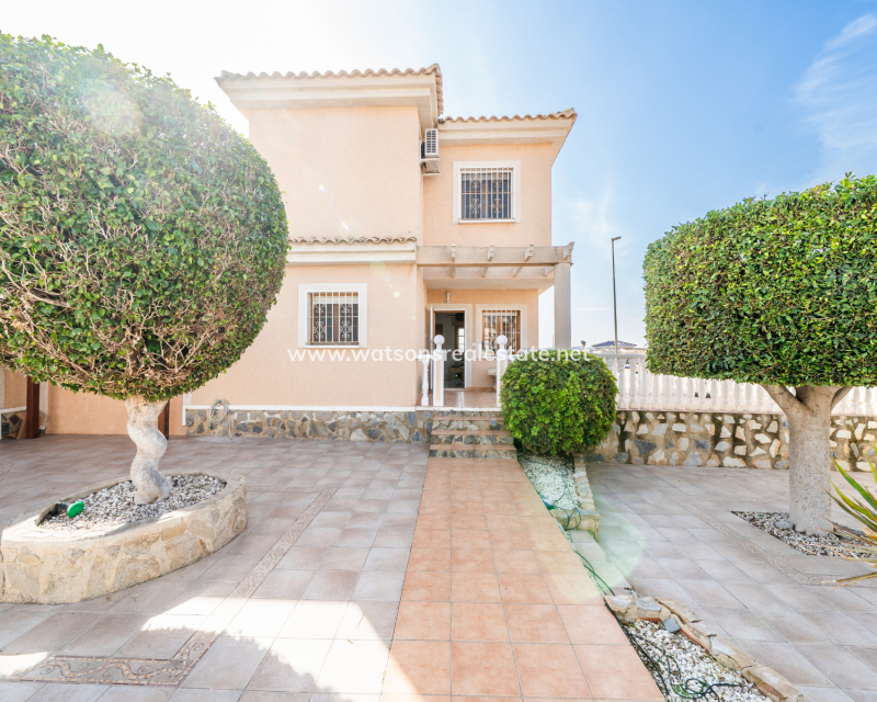 Resale - Detached - Urb. La Marina